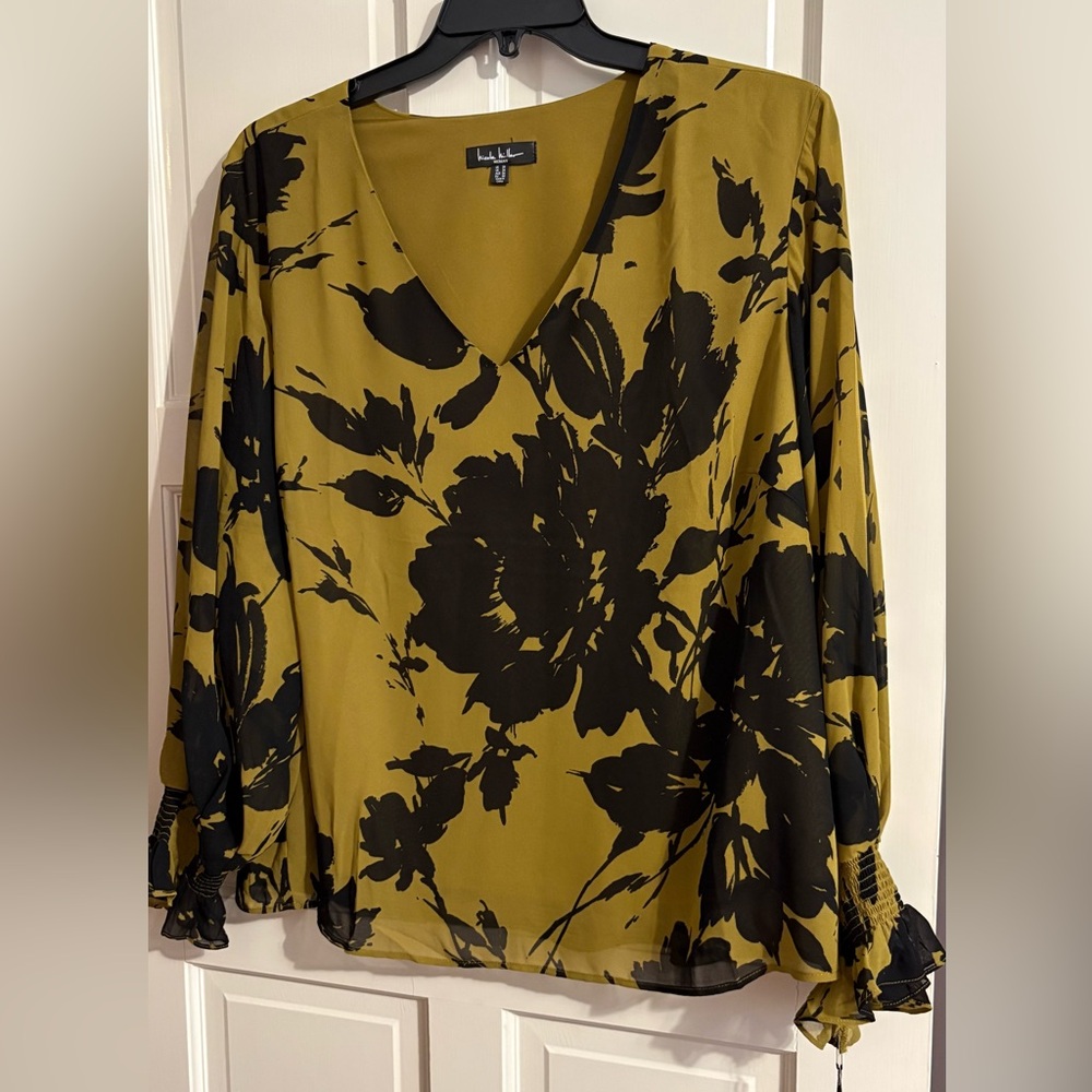 Nicole Miller Womenโs Plus Olive & Black Floral Print Blouse 3X
